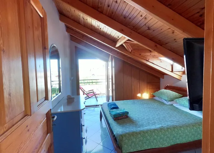 Loft 20m From Sea Lägenhet